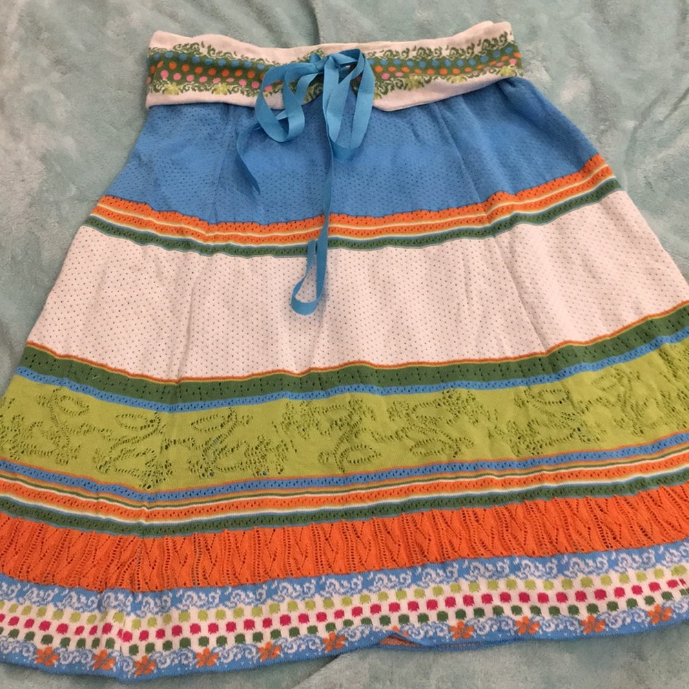 Knitted skirt with matching belt